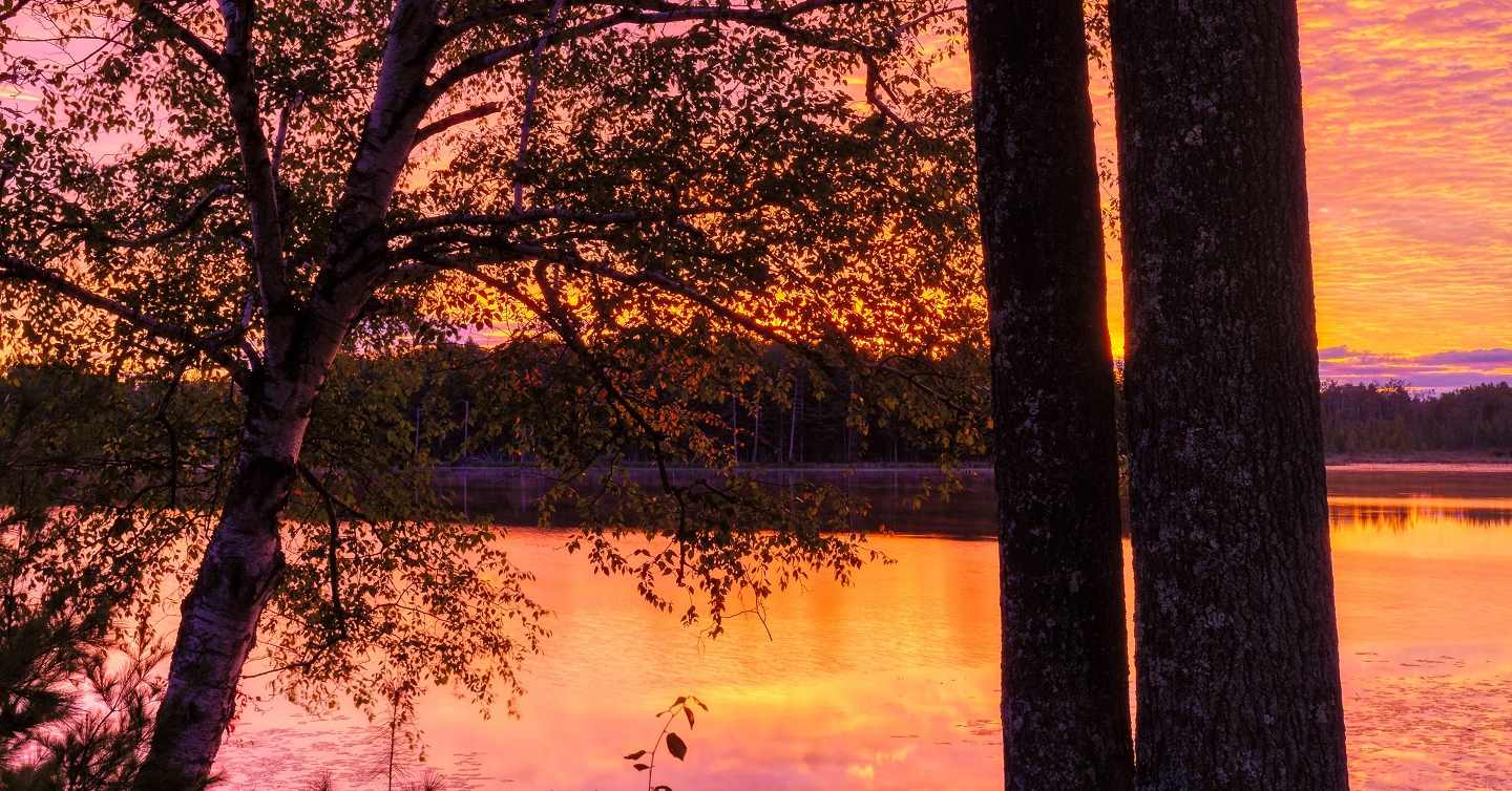 governor thompson state park sunset over lake